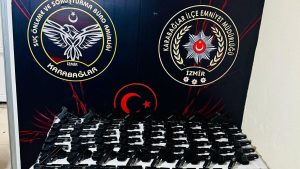 İzmir’de güvercin kümesinde 124 tabanca bulundu