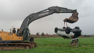 İzmir’de köprüden geçen otomobil sele kapıldı: 2 kişi hayatını kaybetti