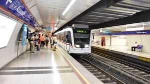 İzmir’de metro seferlerinde çift yönlü aksama yaşanıyor