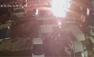 İzmir’de yanan midibüsteki 16 yaşındaki çocuk öldü