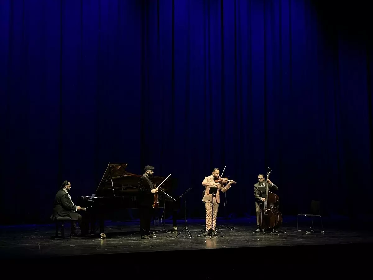 Janoska Ensemble AKM’de Muhteşem Performans