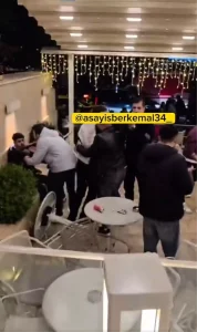 Kafede tekme tokat kavga ettiler