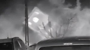 Kamyon Şarampole Devrildi, Sürücü Yaralandı