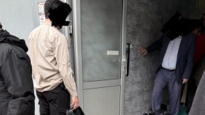 Karabük’te polis elinde ayakkabıyla kaymakamı bekledi, tepkiler sonrası açıklama geldi