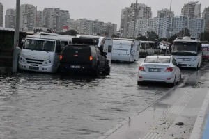 Karşıyaka’da Fırtına Deniz Taşırdı