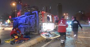 Kartal’da ambulans ile cip kafa kafaya çarpıştı