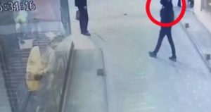 Kaskla girdiği kuyumcuyu soyan polisin sanal kumar borcu varmış