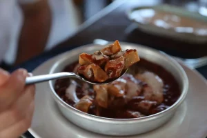 Kayseri’nin Tepsi Mantısı: Kültürel Bir Lezzet