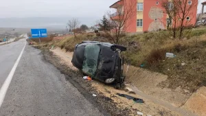 Kırıkkale’de Otomobil Şarampole Devrildi