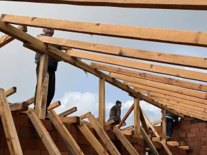 Köylüler Yangınla Yanan Evi İmece Usulü Yeniden İnşa Ediyor