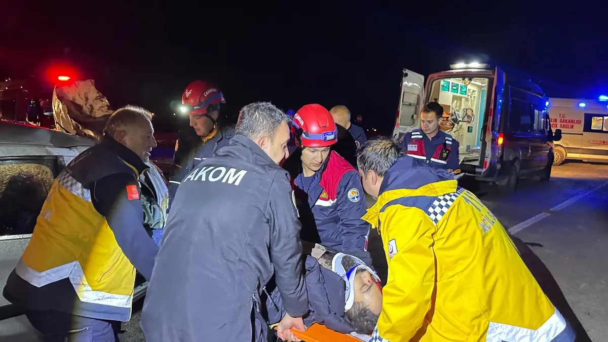 Kozan’da Çarpışma: İki Sürücü Yaralandı