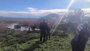 Mahsur Kalan Araç DSİ Ekipleriyle Kurtarıldı