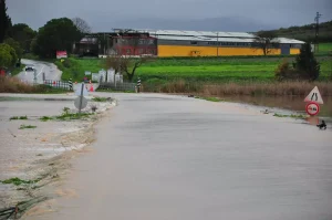 Manisa’da Sel: Tekeliler Köprüsü Su Altında Kaldı