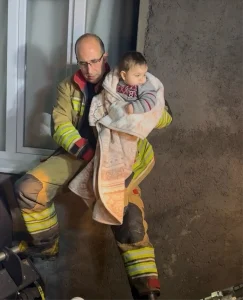 Manisa’da Selde Mahsur Kalan Aile Kurtarıldı