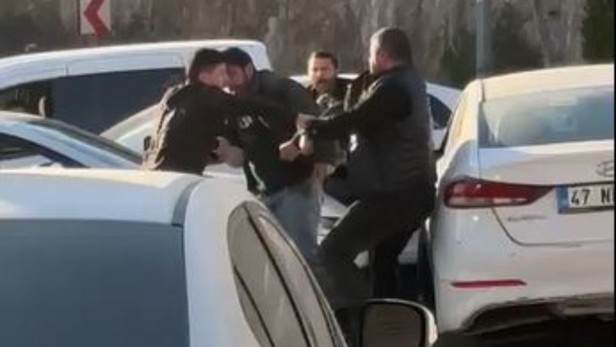 Mardin’de trafikte “yol verme” kavgası kamerada