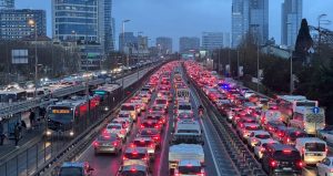 Megakentte trafik durma noktasına geldi! Yoğunluk yüzde 90’a çıktı