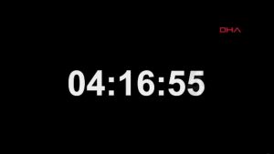 Mehmetçik’ten depremde hayatını kaybedenler için saygı duruşu