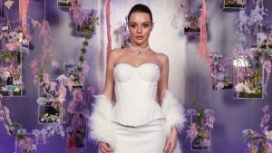 Melis Sezen beyaz tarzı! Şıklığıyla beğeni topladı