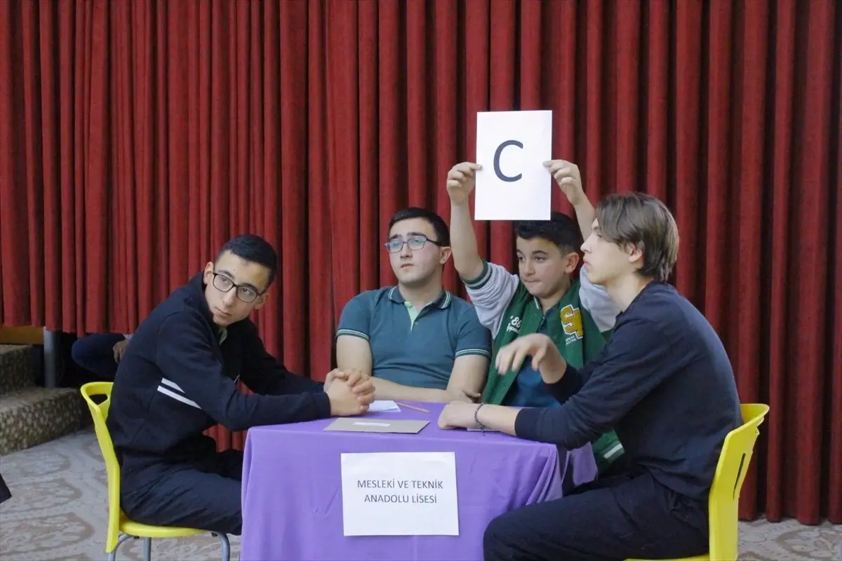 Merzifon’da “Korkma Gençliğin Ruhu Burada” Liseler Arası Bilgi Yarışması yapıldı