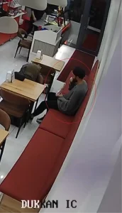 Mide bulandıran anlar! Çiğ köfte dükkanında sipariş ettiği dürüme sakal kılı koydu