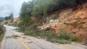 Milas’ta Sağanak Sonrası Toprak Kayması