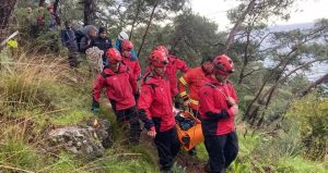 Muğla’da kayalıklardan düşen genç kurtarıldı