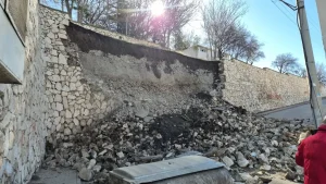 Niğde Kalesi’nin Duvarı Çöktü