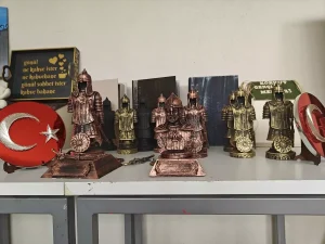 Öğrencilerden Sultan Alparslan Zırhı