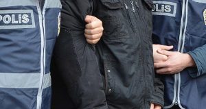 Öğretmen kız arkadaşını silahla vurdu!