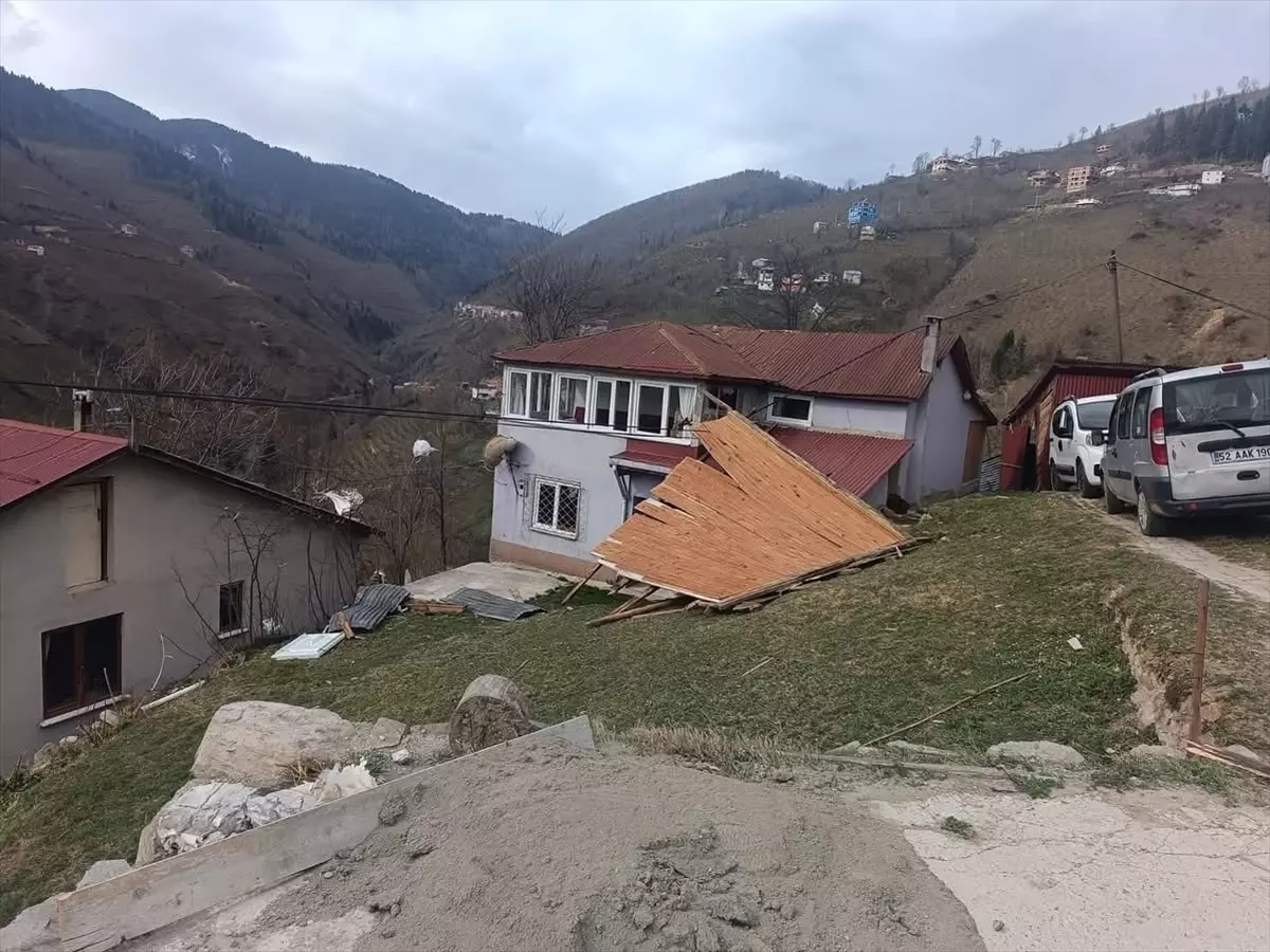 Ordu’da Fırtına Evlere Zarar Verdi