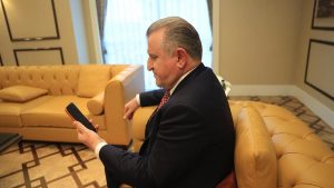 Osman Aşkın Bak, milli sporcularla telefonda görüştü