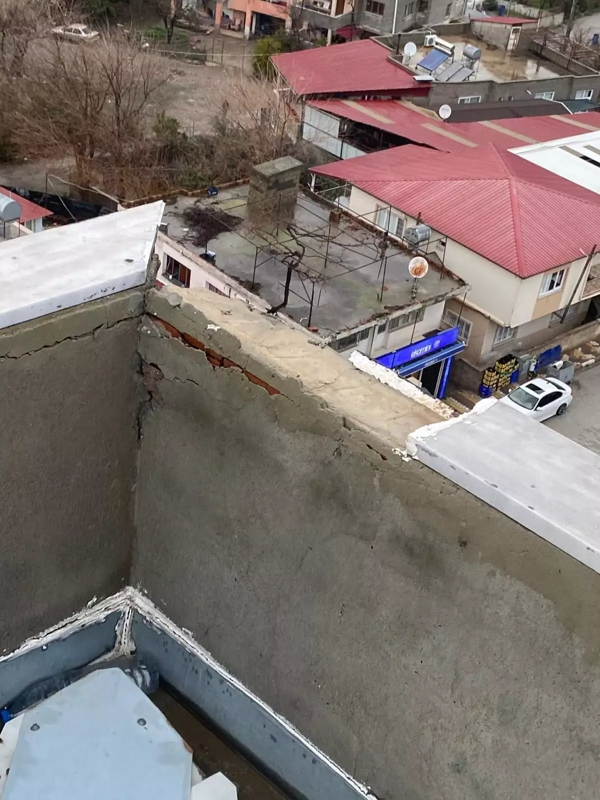 Osmaniye’de Apartmana Yıldırım Düştü