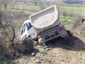 Otomobil Tıra Çarptı: 1 Ölü, 1 Yaralı