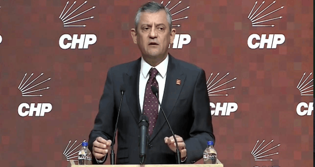 Özgür Özel: 3 yıl geçti, 270 bin kişi konteynerlarda yaşıyor