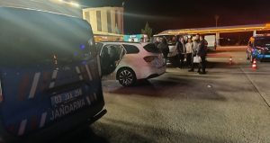 Park halindeki araç içerisinden ceset çıktı