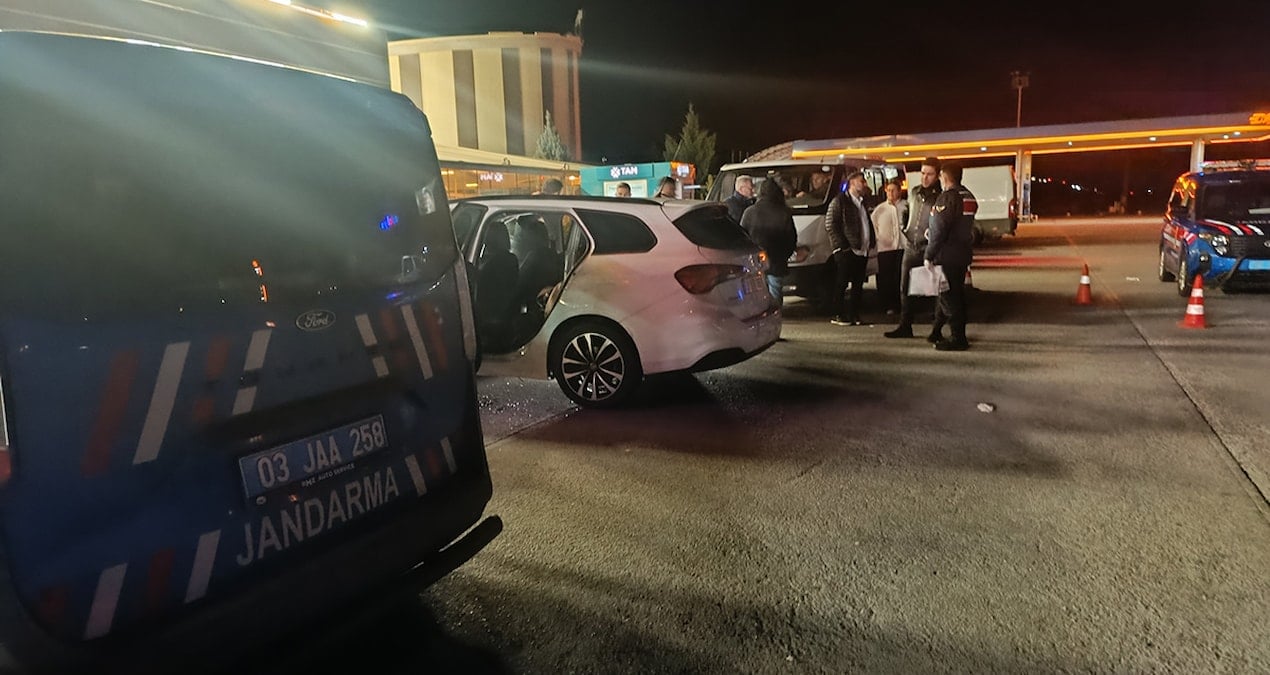 Park halindeki araç içerisinden ceset çıktı