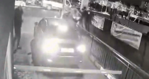 Polis memuru ve eşini sokak ortasında dövdüler