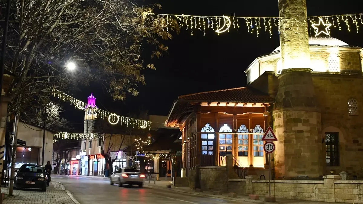 Priştine’de Ramazan Süslemeleri