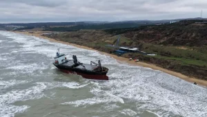 Razouk Gemisi Karaya Oturdu