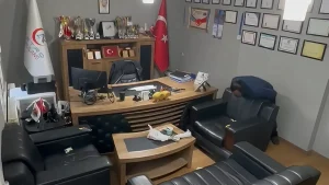 Sağlık Çalışanından Kendi Kendine Heimlich Manevrası