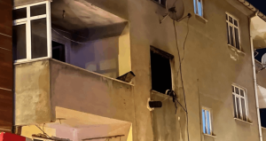 Sancaktepe’deki 3 katlı binada yangın: 1 kişi yaralandı