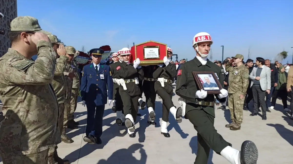 Şehit astsubay Okur, memleketinde toprağa verildi