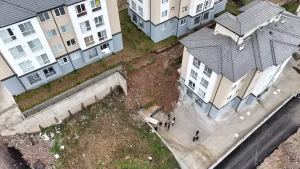 Serdivan’da İstinat Duvarı Çöktü