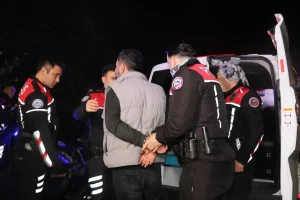 Sevgilisiyle Tartıştı, İki Araç Kundakladı