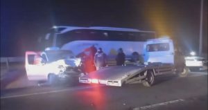 Silivri D-100’de zincirleme kaza: 5 yaralı, aydınlatma direği devrildi