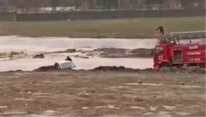 Silopi’de Araçta Mahsur Kalanlar Kurtarıldı