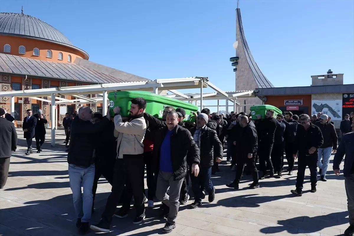 Sivas’ta Gelin ve Kayınvalidenin Cenazesi Toprağa Verildi