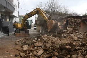 Siverek’te Metruk Ev Yıkıldı