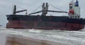 Son dakika: Kaptanı rahatsızlanan gemi Sarıyer’de karaya oturdu!