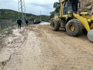 Sultanhisar’da Sağanak, Yolu Kapattı